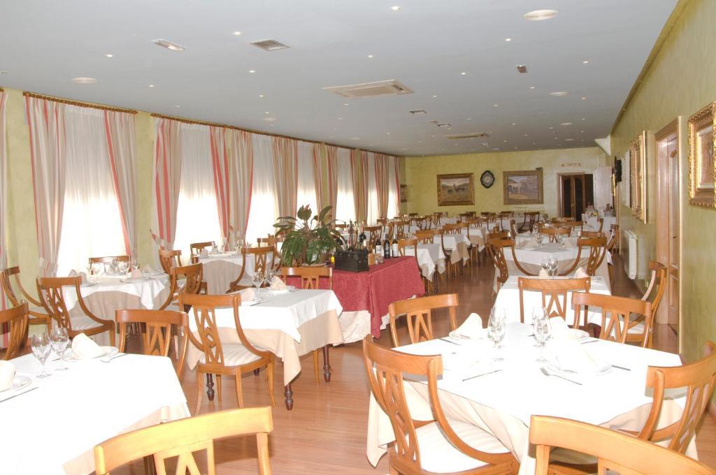 Hotel Restaurante San Roque Медина дел Кампо Экстерьер фото