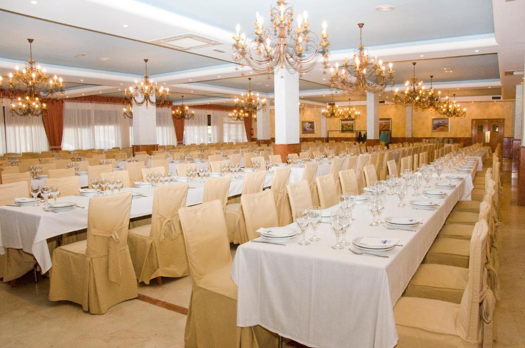 Hotel Restaurante San Roque Медина дел Кампо Экстерьер фото