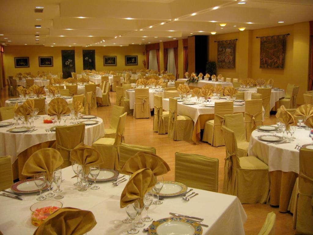 Hotel Restaurante San Roque Медина дел Кампо Экстерьер фото