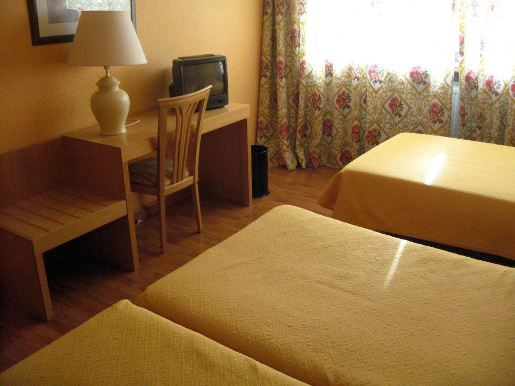 Hotel Restaurante San Roque Медина дел Кампо Номер фото