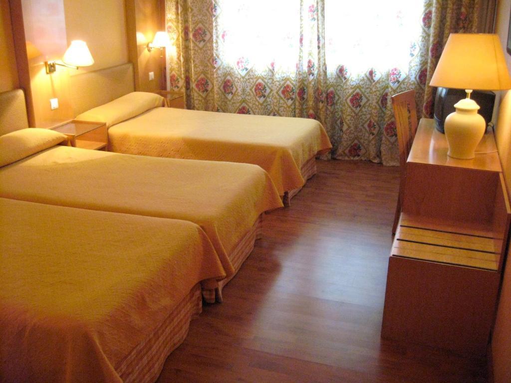 Hotel Restaurante San Roque Медина дел Кампо Номер фото