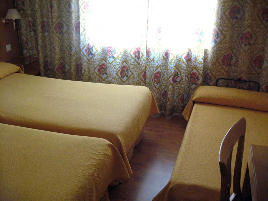 Hotel Restaurante San Roque Медина дел Кампо Номер фото