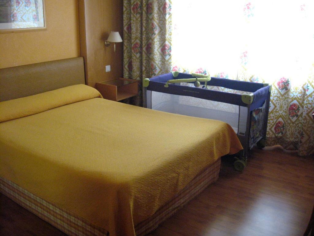 Hotel Restaurante San Roque Медина дел Кампо Номер фото