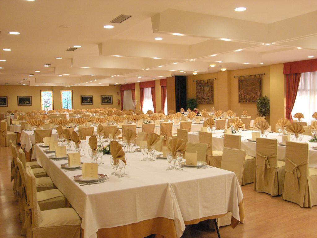 Hotel Restaurante San Roque Медина дел Кампо Экстерьер фото